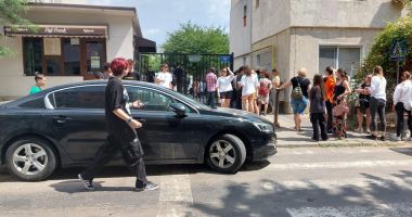 Stire din Cultură-Educație : Elevii din Constanța au ieșit cu zâmbetul pe buze de la Examenul Național de Matematică