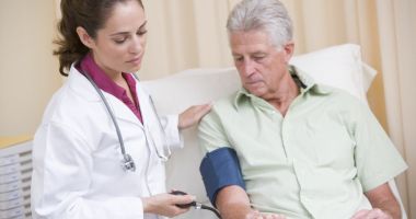 Stire din Sănătate : Unele examinări medicale de rutină pot fi periculoase pentru bătrâni