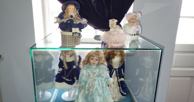 Înapoi în copilărie, la Muzeul de Istorie. Candoarea păpușilor de porțelan versus nocivele telefoane - 5