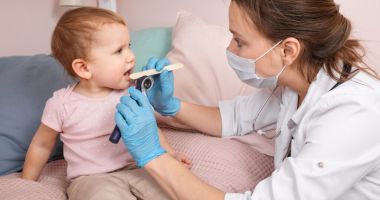 Stire din Sănătate : Cum să protejați micuții de faringită și amigdalită streptococică