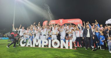 Stire din Sport : Fotbaliştii Farului au petrecut până dimineaţă după ce au devenit campionii României