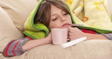 Stire din Sănătate : De vorbă cu medicul. Când devine îngrijorătoare febra la copii?