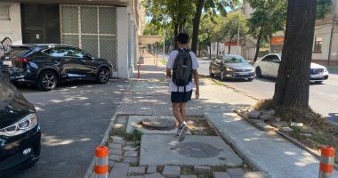 Stire din Social : Pietonii fac slalom printre gropi și dale ”uitate” pe bulevardul Ferdinand! „Totul se lucrează pe jumătate”