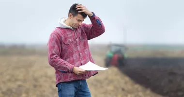 Stire din Economie : Fermierii, revoltați de impozitul pe terenuri