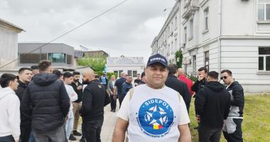 Stire din Eveniment : Mişcări de trupe la sindicatele din Poliţie! Sute de oameni ai legii îl urmează pe Florin Paraschiv