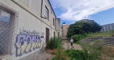 Fosta școală grecească, 160 de ani de istorie transformați în ruină!