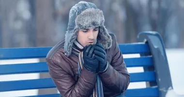 Stire din Sănătate : Frigul, mai mult decât un simplu disconfort. Cum ne afectează corpul și psihicul