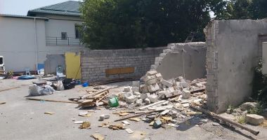 Stire din Eveniment : Garajele dintre blocuri, vizate de Poliția Locală Constanța! Construcțiile ilegale sunt dărâmate