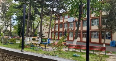 Curtea şcolii, locul petrecăreţilor! "După weekend, găsim cutii de bere şi pachete de ţigări" - 5
