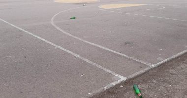 Curtea şcolii, locul petrecăreţilor! "După weekend, găsim cutii de bere şi pachete de ţigări" - 2