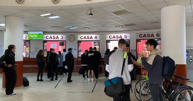 GALERIE FOTO / A început sezonul estival! Tinerii turiști acaparează gările de pe litoral: "Parcă a reînviat orașul" - 2