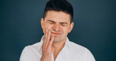 Stire din Sănătate : Protejați-vă gingiile și preveniți sensibilitatea dentară! Preveniți complicațiile!