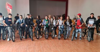 Foto - Administraţia locală din Grădina a oferit copiilor din comună biciclete cu ocazia zilei de 1 Iunie
