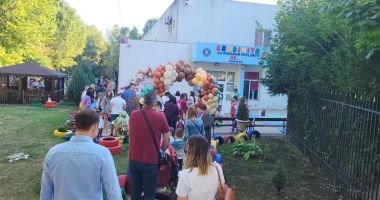 Prima zi de școală! În disputa modularelor, copiii s-au bucurat de revedere în aceleași clase - 6