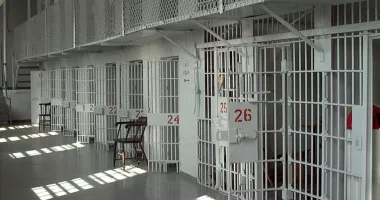 Stire din Eveniment : Înșelătorii din spatele gratiilor. Condamnare definitivă pentru un grup format în Penitenciarul Poarta Albă