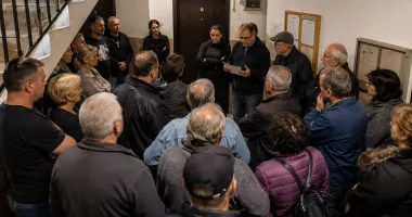 Stire din Social : WhatsApp-ul de bloc, între utilitate și haos. Asociațiile de proprietari cer modernizarea legii