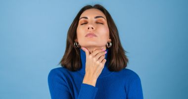 Stire din Sănătate : Aţi observat că aveți guşă? Mergeți imediat la medic!