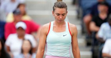 Stire din Sport : Blestemul unei campioane. Simona Halep s-a accidentat iar la genunchi şi nu a putut continua la Paris