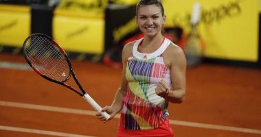 Stire din Sport : Simona Halep s-a antrenat intens în ziua finalei de la Roland Garros
