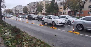 Haos și blocaje rutiere în fața școlilor! Părinți fără bun simț care opresc „doar două minute“ - 2