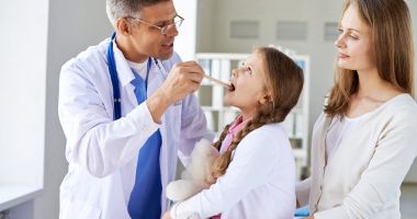 Stire din Sănătate : Herpangina este diferită de roşul în gât. Cum puteți deosebi cele două afecțiuni