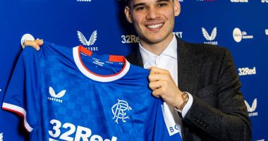 Stire din Sport : Ianis Hagi a reintrat în graţiile antrenorului de la Rangers. Va face parte din prima echipă