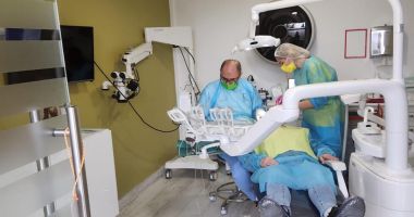 Stire din Sănătate : Implantul subperiostal, o alternativă pentru cei care nu pot beneficia de reconstrucţii osoase complexe