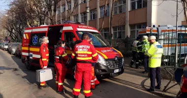 Stire din Eveniment : Anchetă la o școală din Mangalia, după ce un elev s-a aruncat de la etaj. „Putea fi o mare nenorocire!”