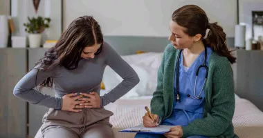 Stire din Sănătate : Stomac greu după masă? Trucuri eficiente împotriva indigestiei