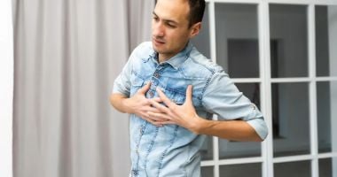 Stire din Sănătate : Ticăitul inimii se oprește brusc. Semnele infarctului pe care nu trebuie să le ignoraţi