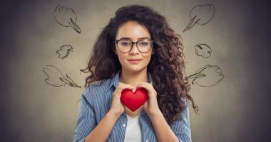 Aveți inima pe partea dreaptă? De ce se întâmplă acest lucru