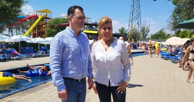 Prezent la malul mării, ministrul Turismului e supărat pe operatorii din Năvodari. "Organizare ca-n spatele curții!" - 2
