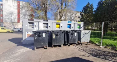 Stire din Social : Investiție blocată în stradă. Eco-insulele din Constanța au fost montate, dar nu pot fi utilizate
