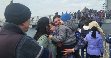 Stire din Eveniment : Emoția revederii după 50 de zile de misiune. Fregata „Regina Maria” s-a întors acasă