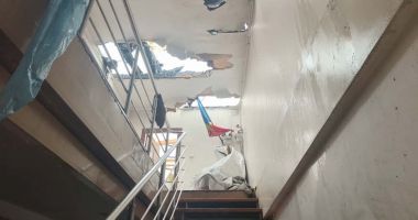 Stire din Eveniment : Drama constănțenilor din blocul cu mansarda arsă continuă. Clădirea s-a inundat din nou