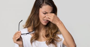 Stire din Sănătate : Nu tratați superficial ochii roşii sau iritaţi! Sunt afecţiuni care pot duce la pierderea vederii