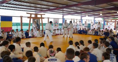 Stire din Sport : Regal de judo în staţiunea Venus. Peste 350 de sportivi vor fi prezenţi