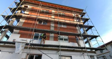 Stire din Politică-Administrație : Primăria Mihail Kogălniceanu reabilitează 30 de blocuri din localitate. "Lucrurile bune vor veni de la sine"