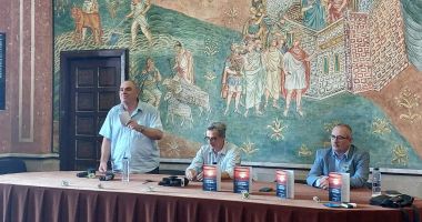Stire din Cultură-Educație : Cristian Cealera: "Am început această aventură în 2013, când scriam articole în ziare"