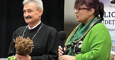 Lansare cu parfum de "Flori de busuioc", autor Aurelia Lăpușan. "O carte pe care am vrut să mi-o dăruiesc" - 2
