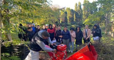 Stire din Cultură-Educație : Elevii și profesorii Liceului "Pontica" vor experimenta, pe teren, noile tehnologii din agricultură