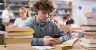 Ministerul Educației propune programe noi pentru elevii cu dizabilități senzoriale și intelectuale