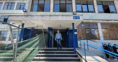 Scapă profesorii și elevii de frigul din clase? Liceul Teoretic "Decebal", reabilitat după 53 de ani - 8