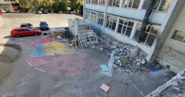 Scapă profesorii și elevii de frigul din clase? Liceul Teoretic "Decebal", reabilitat după 53 de ani - 3