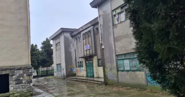 Conflict la Liceul „Gh. Duca” Constanța. Porți încuiate, acces blocat pentru locatari - 2