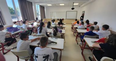 Ferice de beneficiari! Liceul "Traian", renovat din temelii - 3