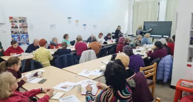 Stire din Cultură-Educație : La Biblioteca Județeană, educația nu are vârstă. Seniorii constănțeni învață engleza de la zero