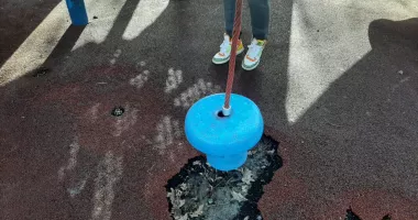 Constănțeni revoltați! Locul de joacă de la Gară se degradează alarmant - 7