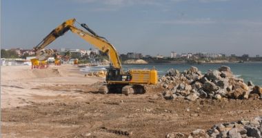 Stire din Social : Plaja din stațiunea tineretului va fi extinsă și protejată de diguri. "Este cel mai mare proiect din istoria Costineștiului"