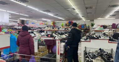 Dependenți de produse ieftine? Închiderea unui magazin chinezesc a stârnit revoltă, la Constanța - 2